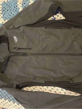 The North Face Men's Dark Gray Performance Softshell Jacket